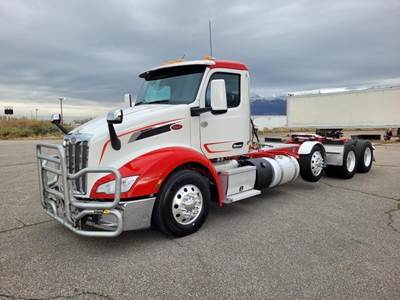 Peterbilt 579 Tri Axle Day Cab Truck - Paccar 500HP, 13 Speed Manual