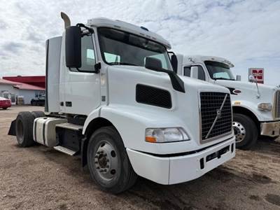 Volvo VNM42T200 Single Axle Day Cab Truck - D13M405 405HP, 12 Speed I Shift Amt