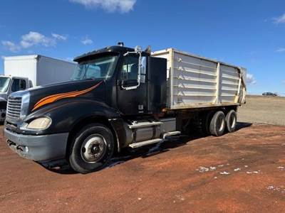 Freightliner Columbia 120 Farm / Grain Truck - Detroit 455HP, 10 Speed Manual