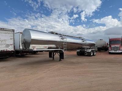 ENGLE FABRICATION INC 44ft Tandem Axle Stainless Steel Food Grade Tanker Trailer - Air Ride, Fixed Axle