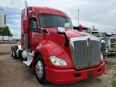 Kenworth T680 Tri Axle Sleeper Semi Truck - 48" Mid Roof Sleeper, Cummins 500HP, 13 Speed Ultrashift Amt