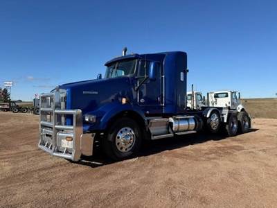 Kenworth T800 Tri Axle Sleeper Semi Truck - Flat Top Sleeper, Cummins 500HP, 18 Speed Ultrashift Amt