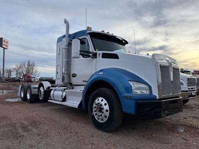 Kenworth T880 Tri Axle Sleeper Semi Truck - Flat Top Sleeper, Paccar 500HP, 18 Speed Manual