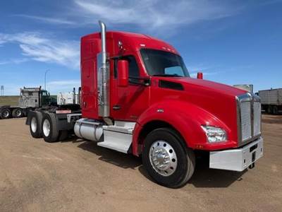 Kenworth T880 Sleeper Semi Truck - 48" Mid Roof Sleeper, Cummins 450HP, 10 Speed Manual
