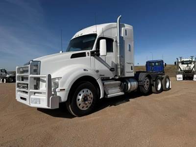 Kenworth T880 Tri Axle Sleeper Semi Truck - Mid Roof Sleeper, Cummins 525HP, 18 Speed Manual