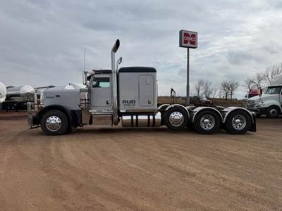 Peterbilt 379 Tri Axle Sleeper Semi Truck - Flat Top Sleeper, Caterpillar 550HP, 18 Speed Manual