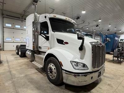 Peterbilt 579 Sleeper Semi Truck - Mid Roof Sleeper, Paccar 455HP, 10 Speed Amt