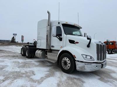 Peterbilt 579 Sleeper Semi Truck - Mid Roof Sleeper, Paccar 455HP, 10 Speed Amt