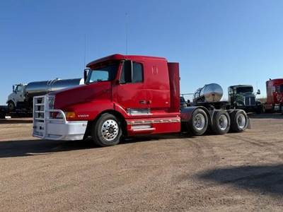 Volvo VNL64T420 Tri Axle Sleeper Semi Truck - 42" Flat Top Sleeper, Cummins 460HP, 13 Speed Manual