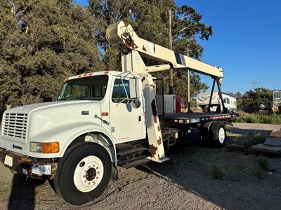 2000 International 4700 Boom Truck - National 500C Crane