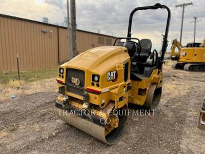 Caterpillar CB2.7 Asphalt Paver