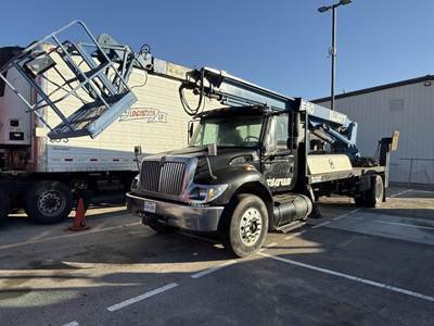 International WorkStar 7400 Boom / Bucket Truck - Automatic