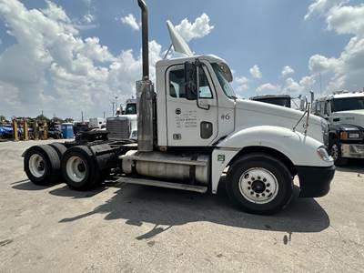 Freightliner Columbia 120 Day Cab Truck - Detroit 455HP, 10 Speed Manual