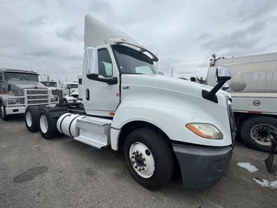 International LT Day Cab Truck - Cummins 455HP, 10 Speed Manual