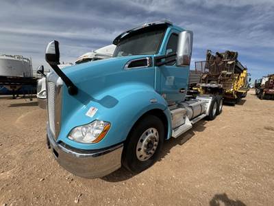 Kenworth T680 Day Cab Truck - Paccar 455HP, 10 Speed Automatic