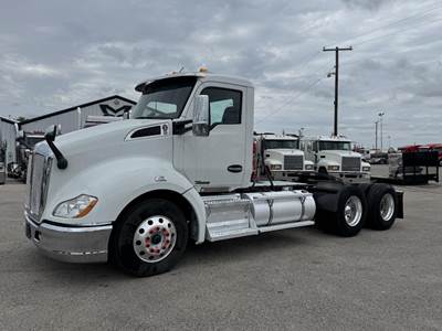 Kenworth T680 Day Cab Truck - Paccar 455HP, 10 Speed Automatic