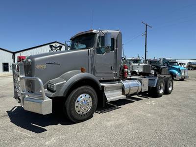 Kenworth T800 Day Cab Truck - Cummins 485HP, 13 Speed Manual
