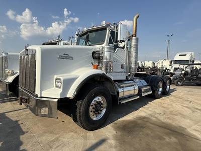 Kenworth T800 Day Cab Truck - Caterpillar 475HP, 18 Speed Manual