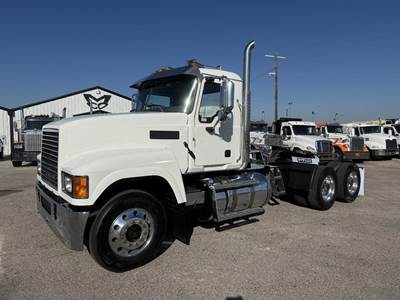 Mack Pinnacle CHU613 Day Cab Truck - 505HP