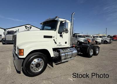 Mack Pinnacle CHU613 Day Cab Truck - 505HP