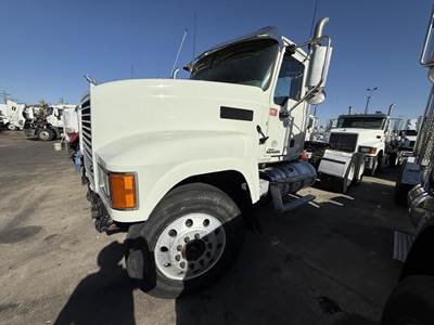 Mack Pinnacle CHU613 Day Cab Truck - 505HP