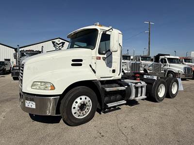 Mack Pinnacle CXU613 Day Cab Truck - 415HP