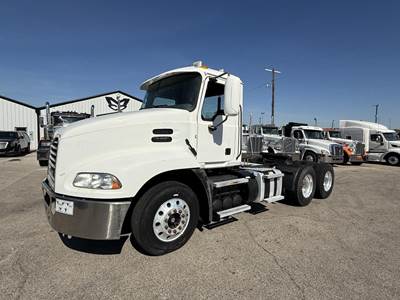 Mack Pinnacle CXU613 Day Cab Truck - 415HP