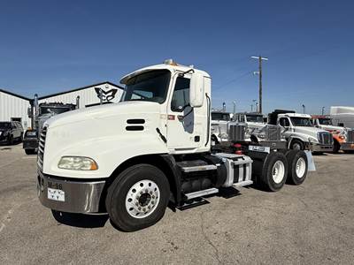 Mack Pinnacle CXU613 Day Cab Truck - 415HP