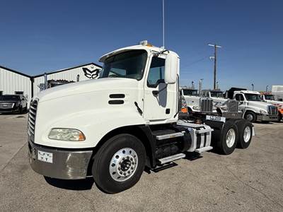 Mack Pinnacle CXU613 Day Cab Truck