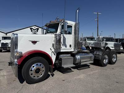 Peterbilt 388 Day Cab Truck - Cummins