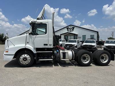 Volvo VNL64T630 Day Cab Truck - D13 405HP, 10 Speed Manual
