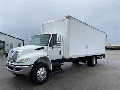 International DuraStar 4400 Box Truck - 260HP, 10 Speed Manual, Liftgate