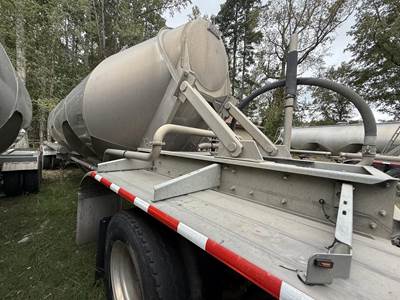 Heil 1040 CFT PNEUMATIC BULK Dry Bulk / Pneumatic Tank Trailer