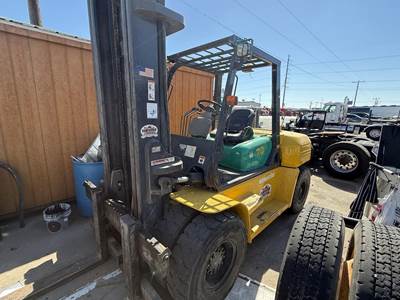 Komatsu FD70-8 Pneumatic Tire Forklift