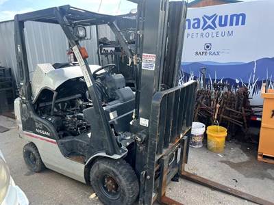Nissan MPL02A15LV Pneumatic Tire Forklift