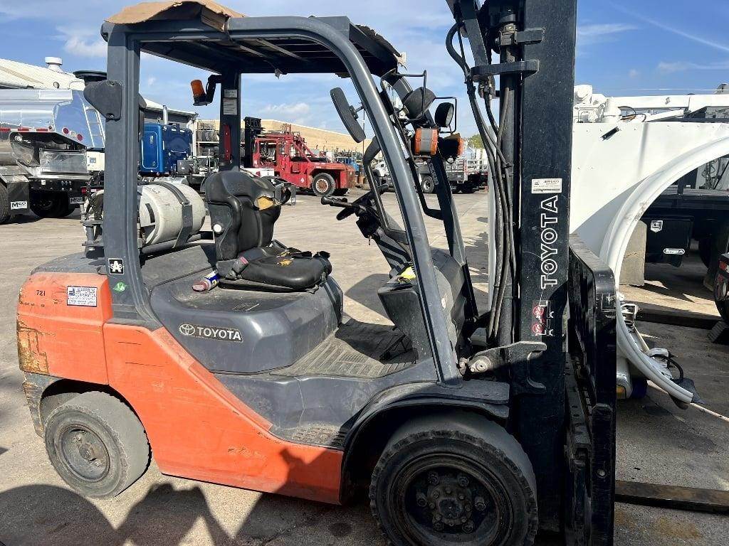 2012 Toyota 8FGU30 Pneumatic Tire Forklift For Sale Dallas, TX MCOPT19030925