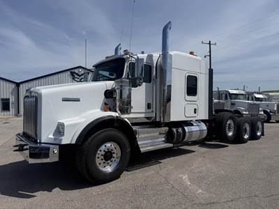 Kenworth T800 Sleeper Semi Truck - Flat Top Sleeper, Cummins 565HP, 18 Speed Manual