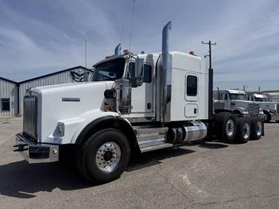 Kenworth T800 Sleeper Semi Truck - Flat Top Sleeper, Cummins 565HP, 18 Speed Manual