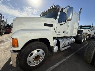 Mack Pinnacle CHU613 Sleeper Semi Truck - 50" Flat Top Sleeper, 505HP