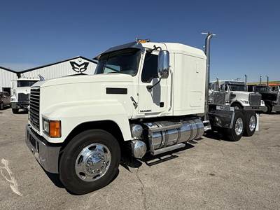 Mack Pinnacle CHU613 Sleeper Semi Truck - 50" Flat Top Sleeper, 505HP