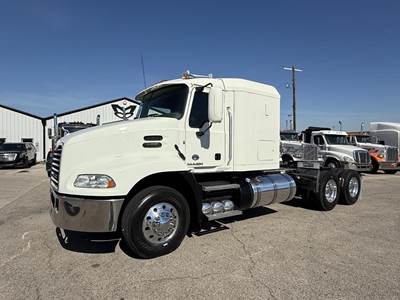 Mack Pinnacle CXU613 Sleeper Semi Truck - 50" Flat Top Sleeper, 445HP
