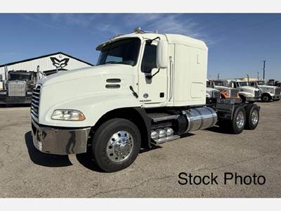 Mack Pinnacle CXU613 Sleeper Semi Truck - 50" Flat Top Sleeper, 445HP