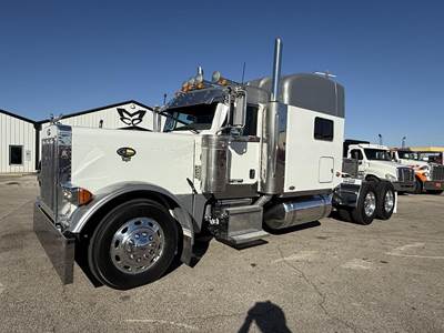 Peterbilt 379 Sleeper Semi Truck - Caterpillar