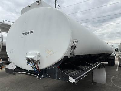 Polar 406 9300 GAL, 3 CMPT Tank Trailer