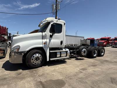 Freightliner Cascadia 125 Tri Axle Vacuum Truck - Detroit, 560HP
