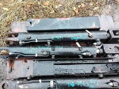 Caterpillar 525D ARCH CYL Crowd Cylinder