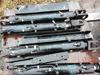 Caterpillar 525D Lift / Boom Cylinder