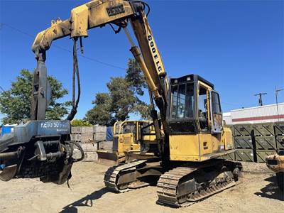 John Deere 690E LC Log Loader