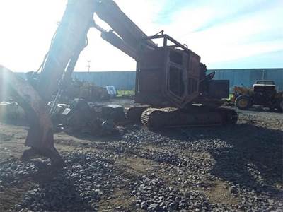 John Deere 690E LC Log Loader