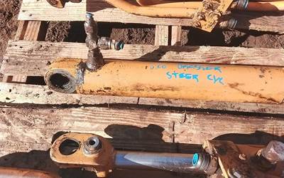 Dresser 520 Steering Cylinder